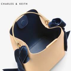 CHARLES＆KEITH 水桶包 CK2-10270156 蝴蝶结饰金属提把水桶包